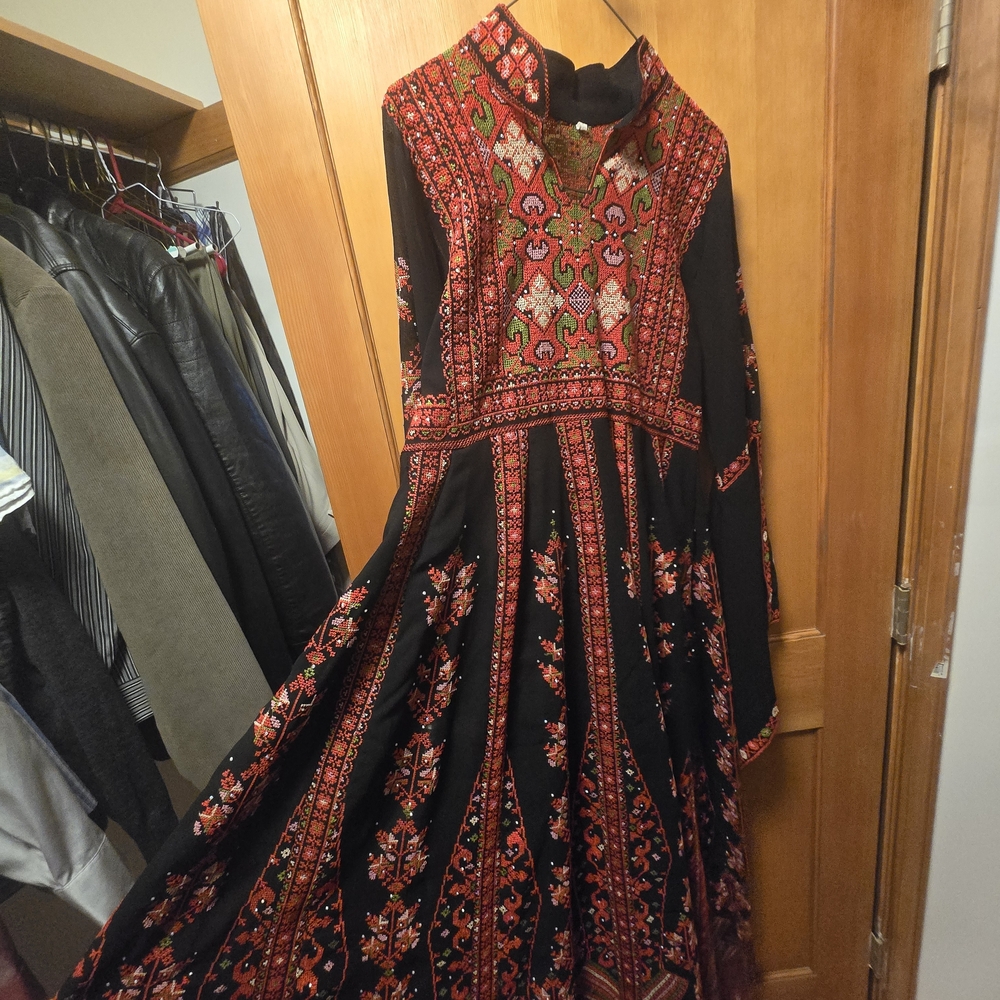 Embroidered Black and Red Thoub